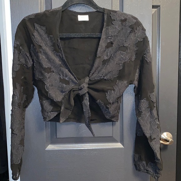 Black cropped tie up shirt - Picture 3 of 3